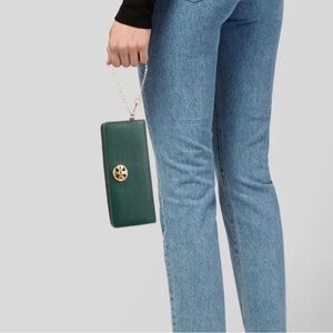Tory Burch Chelsea Leather Wristlet Wallet.